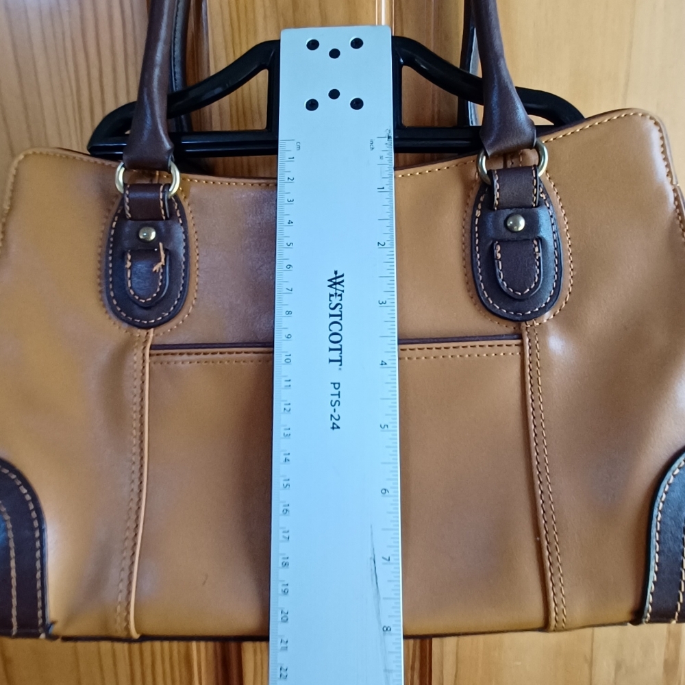 🎯 SOLD! - Nine West Vegan Leather Bag. Size 13x8" EUC! - Picture 15 of 16
